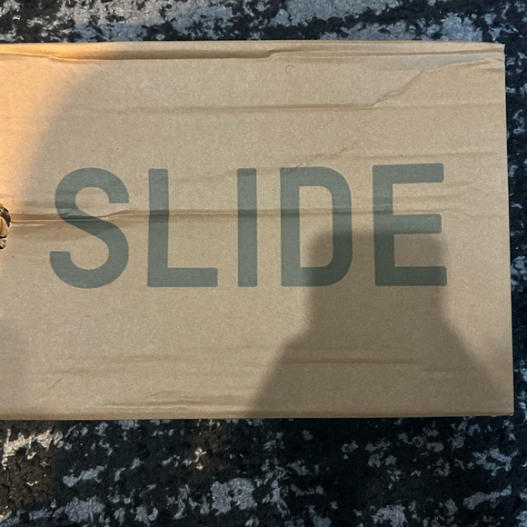 Black Yeezy slides - Picture 4 of 4